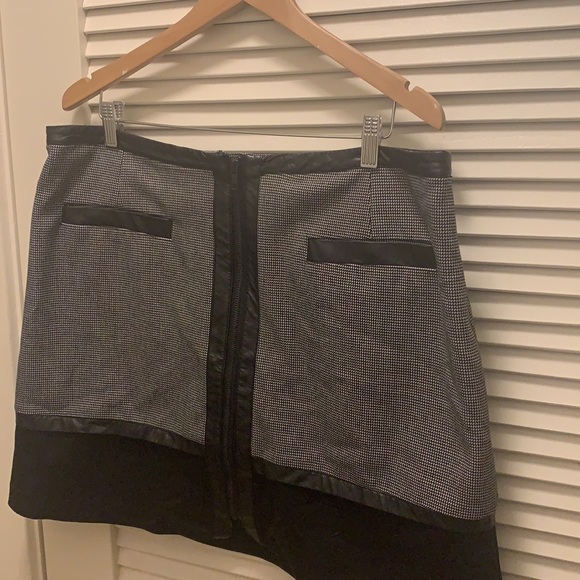 Halogen size 16 houndstooth and leather skirt - Picture 4 of 4